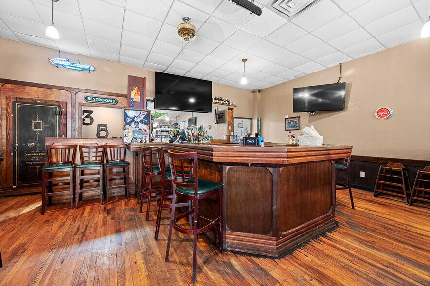 More Photos Of 235 S Main St, Palisade Restaurant For Sale