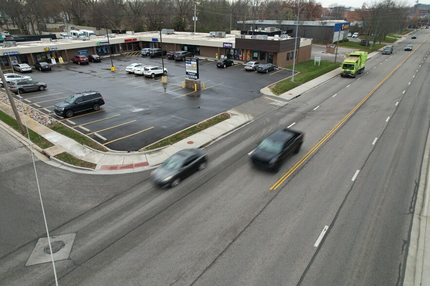 Primary Photo Of 539 E Santa Fe St, Olathe Unknown For Lease