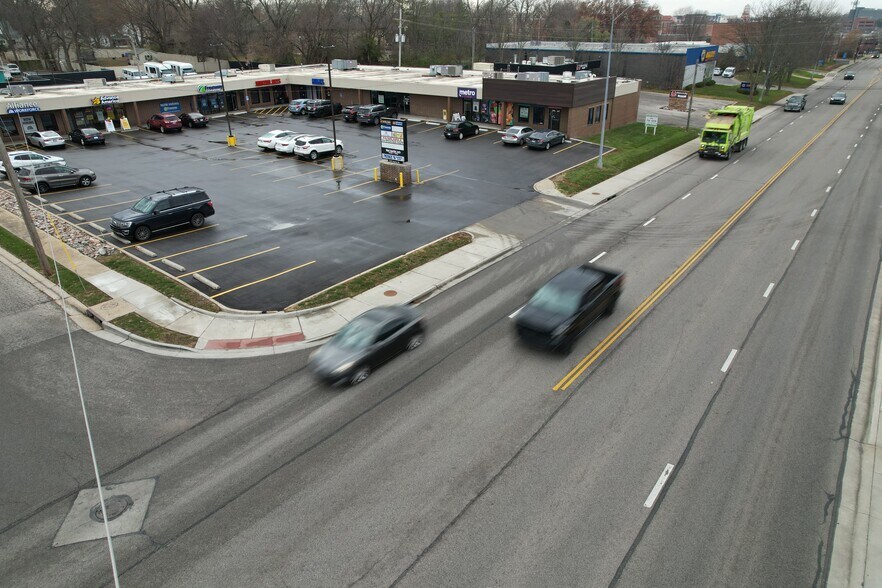 More Photos Of 539 E Santa Fe St, Olathe Unknown For Lease
