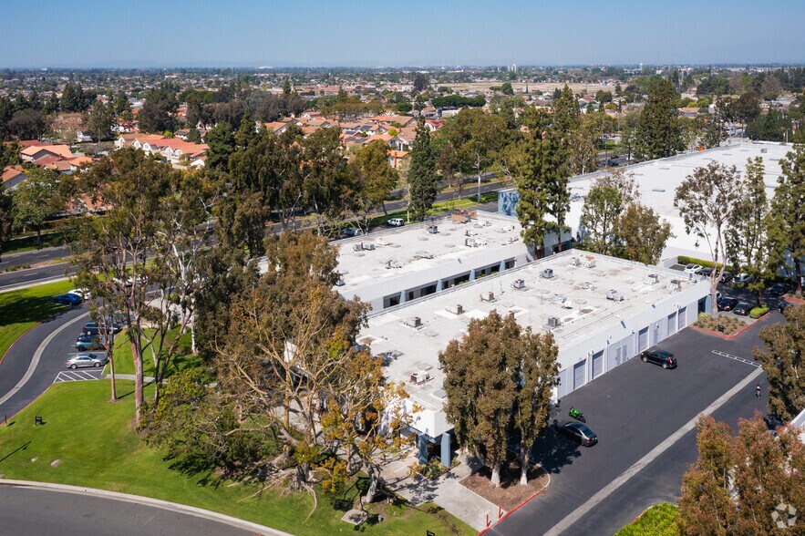 More Photos Of 12611 Hiddencreek Way, Cerritos Showroom For Lease