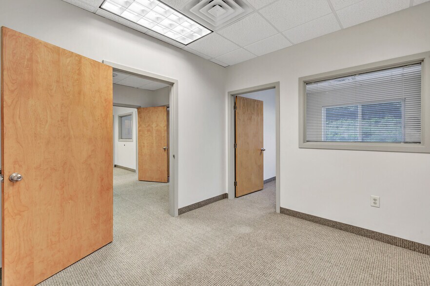 More Photos Of 1449 Old Waterbury Rd, Southbury Office For Lease