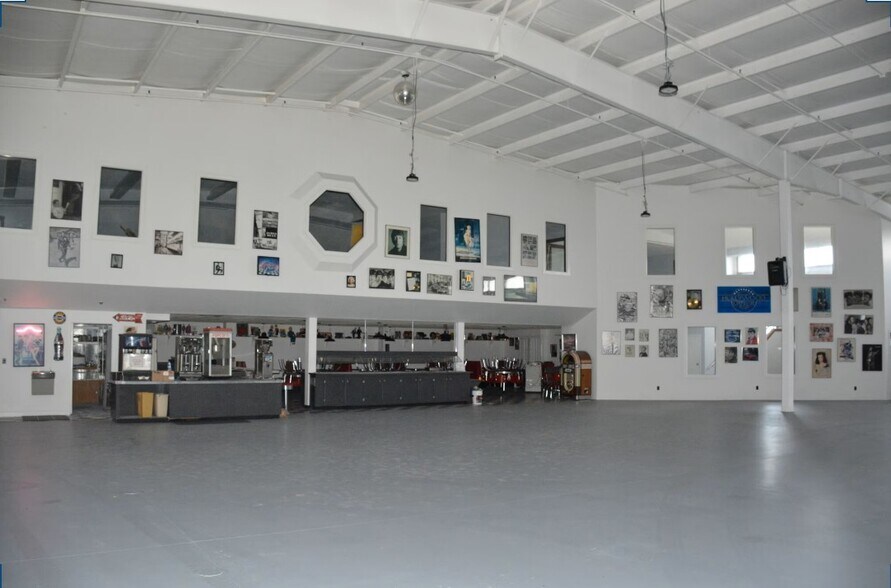 More Photos Of 111 Industrial Drive, Cromwell Warehouse For Lease