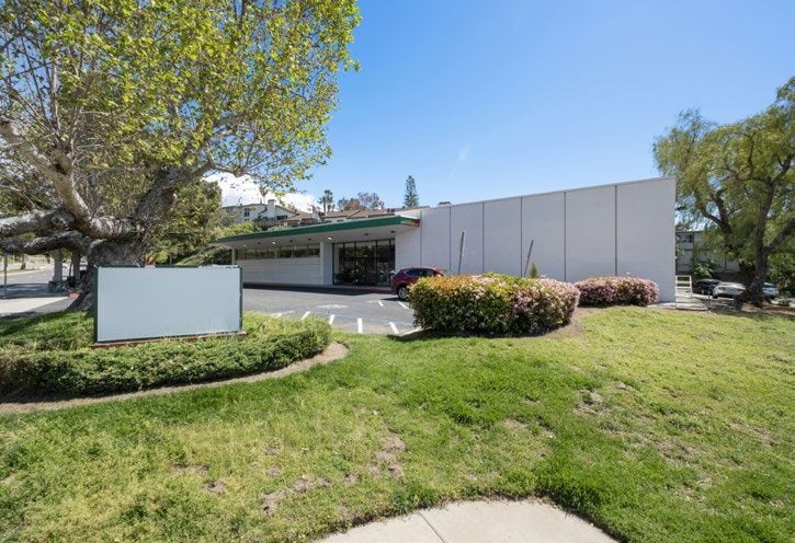 More Photos Of 2160 Foothill Blvd, La Cañada Flintridge Freestanding For Lease