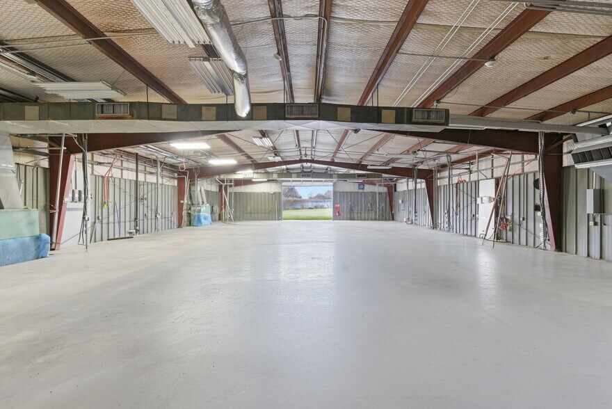 More Photos Of 13025 Fadeway ln, Houston Industrial For Lease