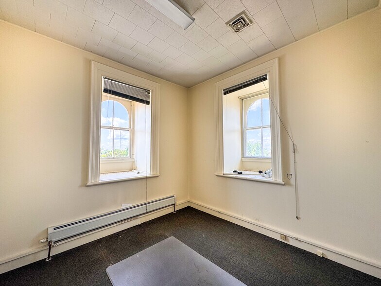 More Photos Of 2 Federal St, Saint Albans Specialty For Sale