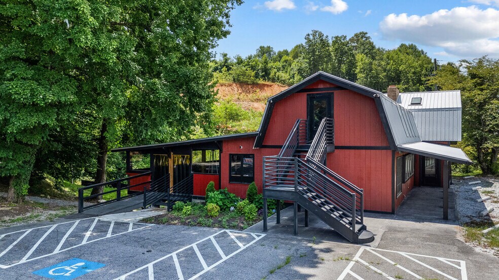 More Photos Of 851 Highway 441 S, Clayton Freestanding For Sale