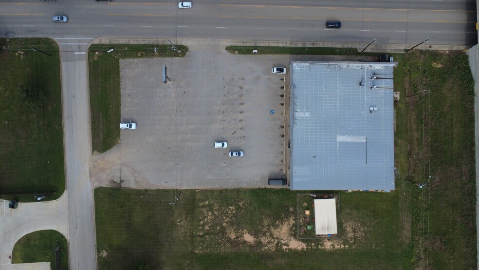 More Photos Of 230 Moody Rd, Sealy Freestanding For Lease