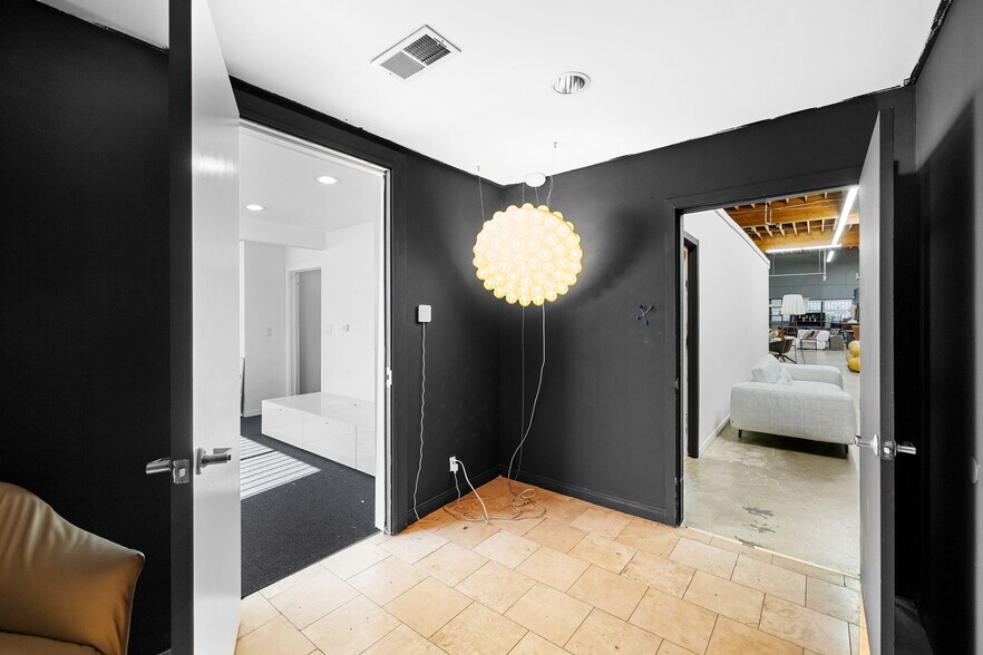 More Photos Of 3364 S Robertson Blvd, Los Angeles Warehouse For Sale