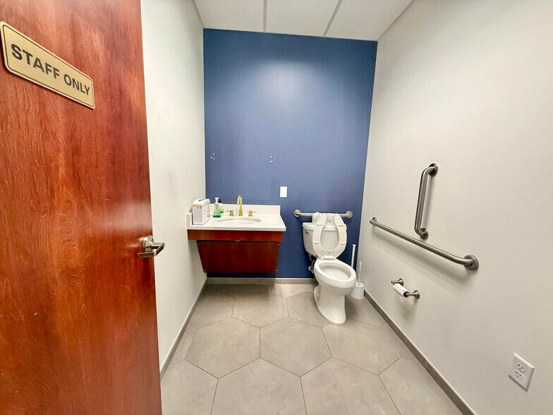 More Photos Of 76 Peachtree Rd, Asheville Medical For Lease