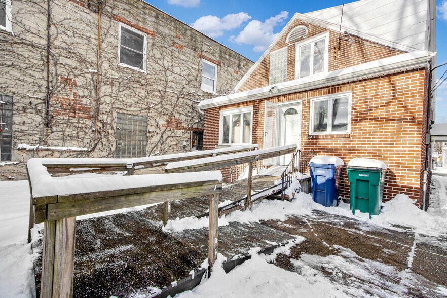 More Photos Of 2025 Clinton St, Buffalo Office For Sale