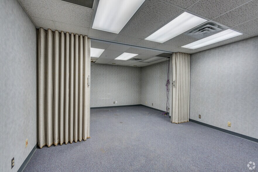 More Photos Of 111 E 7th St, Chattanooga Storefront Retail Office For Sale