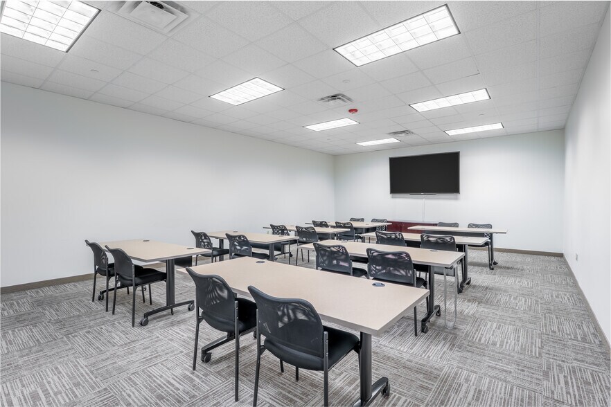 More Photos Of 1750 Valley View Ln, Dallas Office For Sale