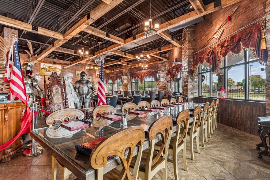 More Photos Of 3007 Commercial Way, Spring Hill Restaurant For Sale