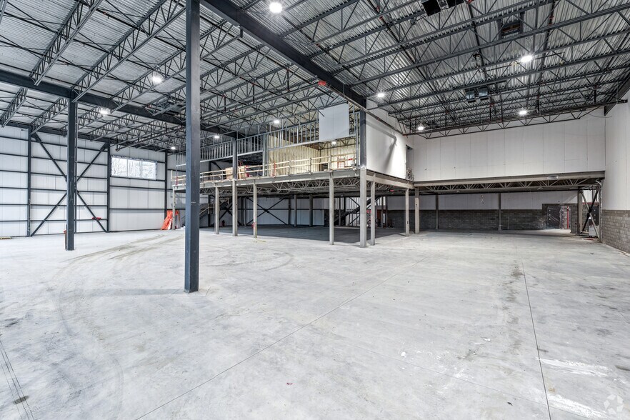 More Photos Of 100 Blvd Jean-Baptiste-Rolland O, Saint-jerome Unknown For Lease