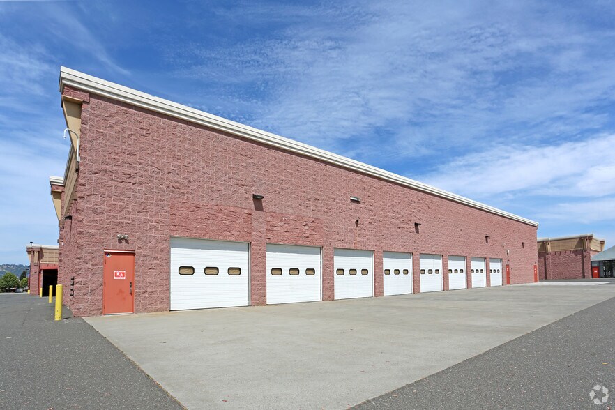 More Photos Of 8400 Edgewater Dr, Oakland Unknown For Lease