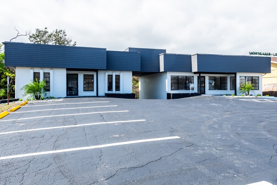 More Photos Of 11911-11915 Oak Trail Way, Port Richey Office For Sale