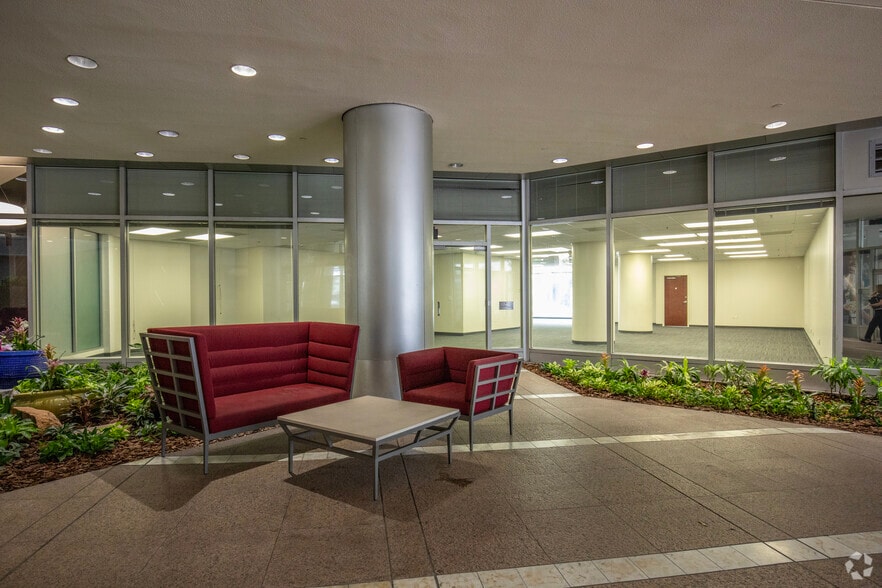 More Photos Of 501 E Kennedy Blvd, Tampa Office For Lease