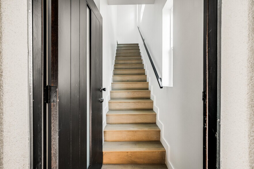 More Photos Of 6082 W 18th St, Los Angeles Apartments For Sale