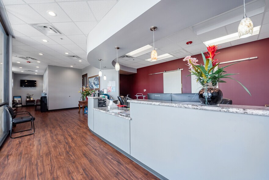 More Photos Of 107 Woodlawn Dr, Friendswood Medical For Sale