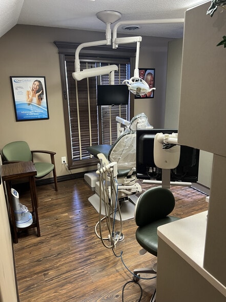 More Photos Of 5703-5713 NW 64th Ter, Kansas City Medical For Sale