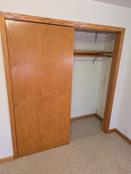 More Photos Of 340 Elm St E, Canova Sports And Entertainment For Sale