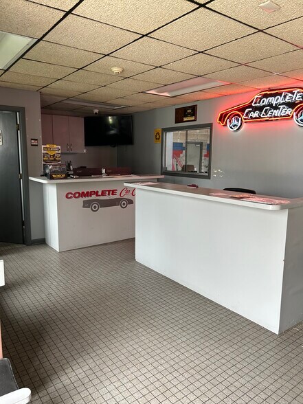 More Photos Of 13917 S Torrence Ave, Burnham Auto Repair For Sale