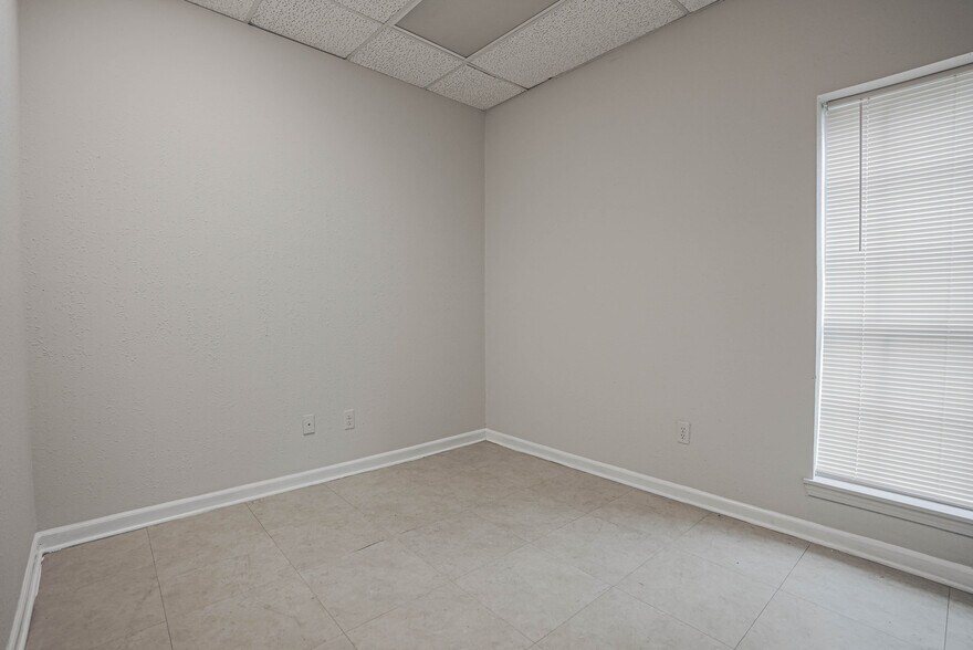 More Photos Of 14721 Pebble Bend Dr, Houston Medical For Sale