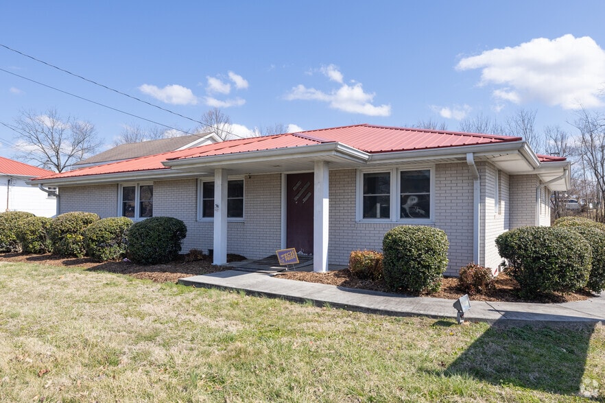 Primary Photo Of 303 N Willow Ave, Cookeville Medical For Lease