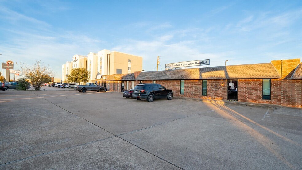 More Photos Of 300-324 Jim Wright Fwy, Fort Worth Storefront For Sale