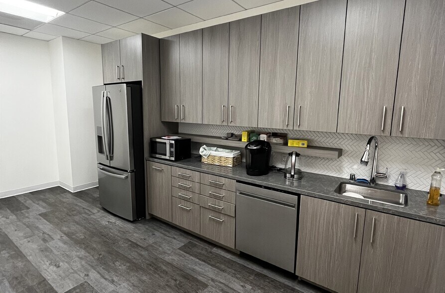 More Photos Of 2000 Powell St, Emeryville Office For Lease