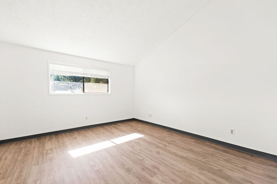 More Photos Of 14623 NE Coast Pine Ct, Vancouver Apartments For Sale