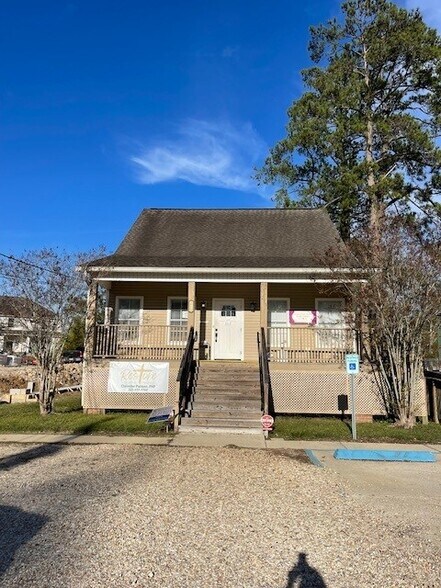 Primary Photo Of 215 North St, Denham Springs Office For Lease