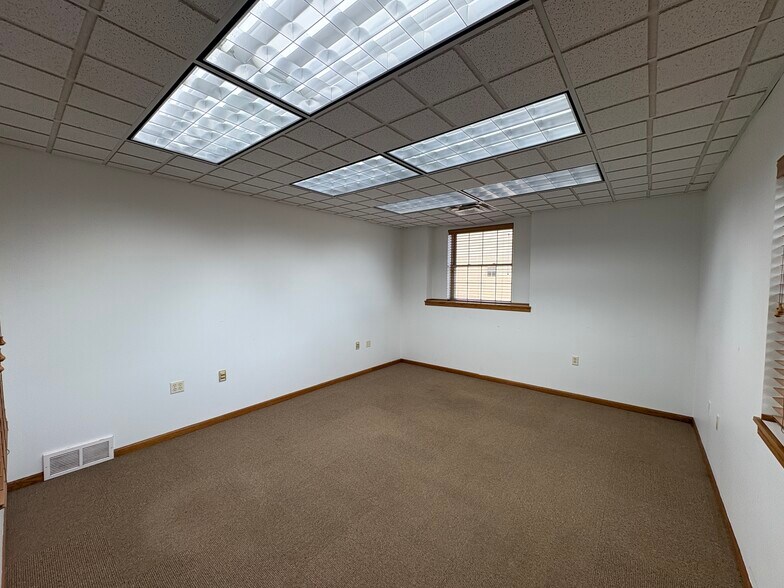 More Photos Of 5200 S Cliff Ave, Sioux Falls Office For Lease