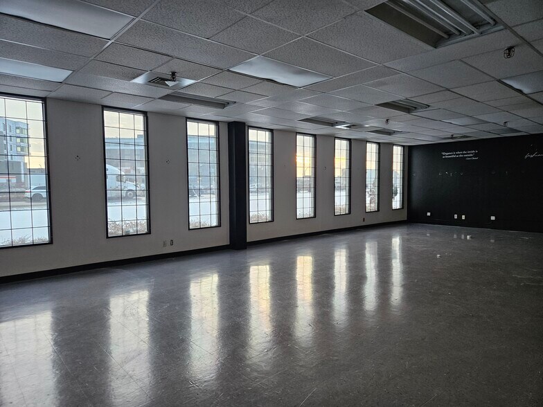 More Photos Of 7875 Rte Transcanadienne, Montréal Warehouse For Lease