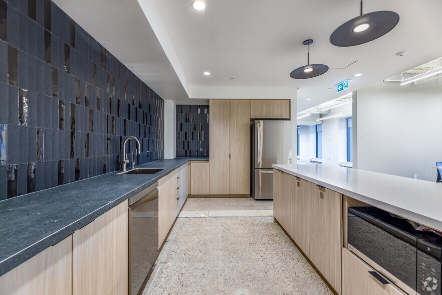 More Photos Of 390 Bay St, Toronto Office For Lease