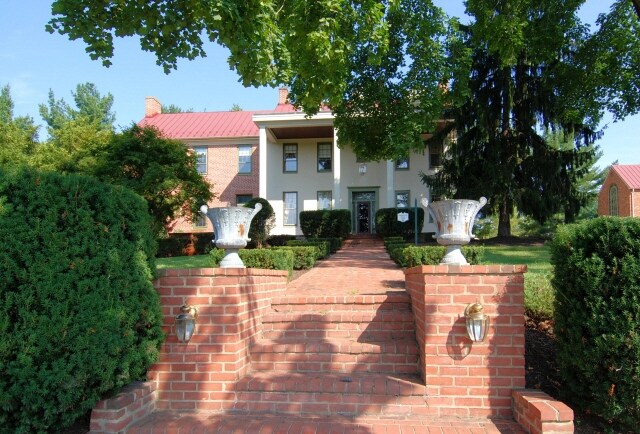 More Photos Of 15158 Berlin Tpke, Purcellville Lodge Meeting Hall For Lease