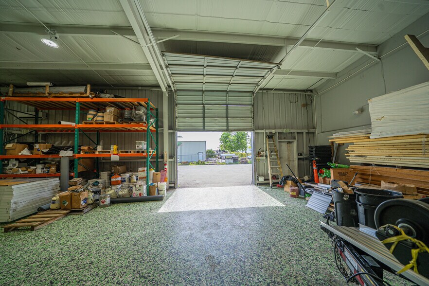More Photos Of 2312 Bruner Ln, Fort Myers Warehouse For Lease