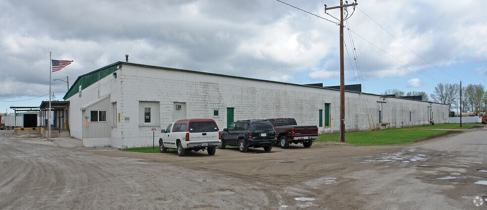 More Photos Of 1266 Velp Ave, Green Bay Warehouse For Lease