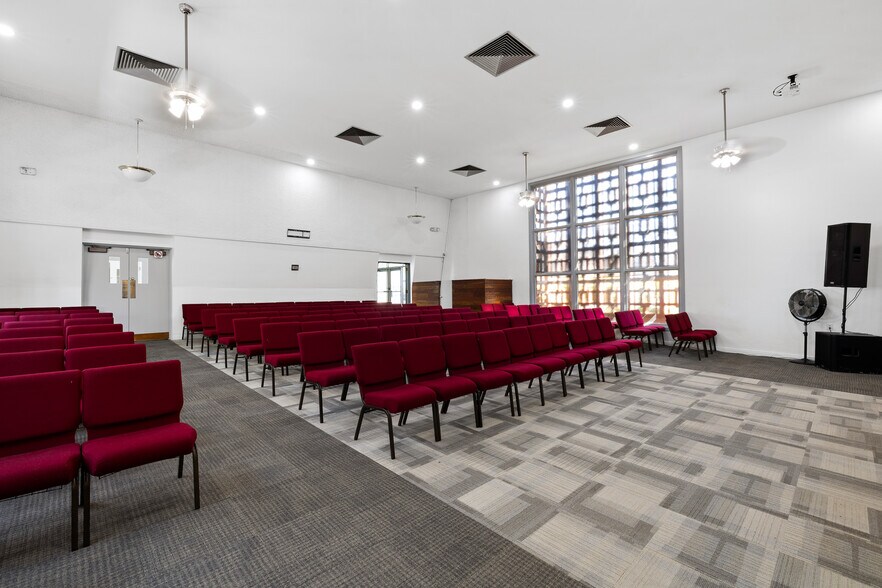 More Photos Of 375 S K St, Oxnard Religious Facility For Sale