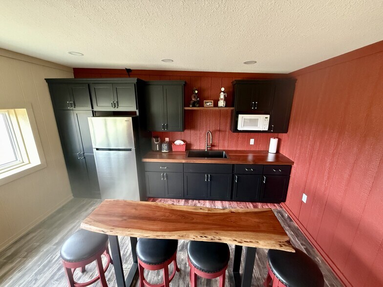 More Photos Of 663 Valerie Ave, Hudson Self Storage For Sale