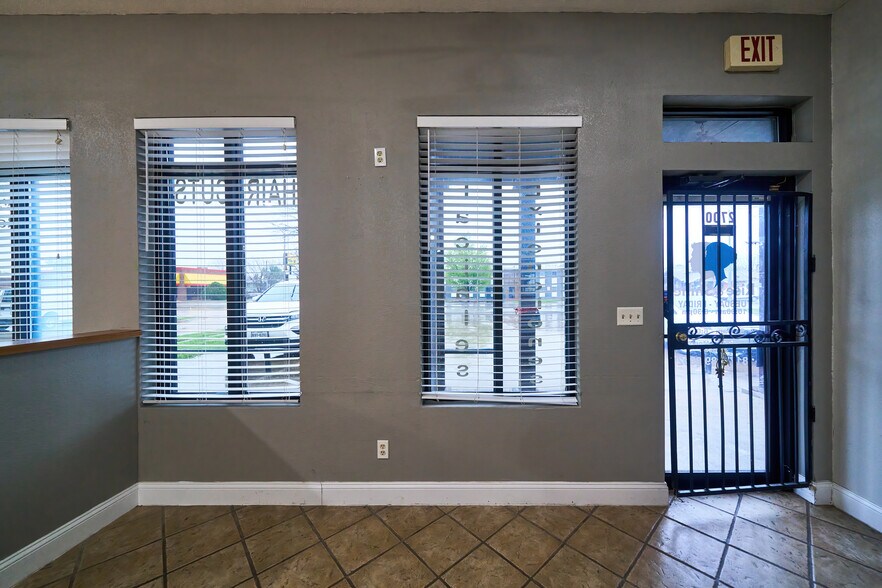 More Photos Of 2700-2704 Hemphill St, Fort Worth Medical For Sale