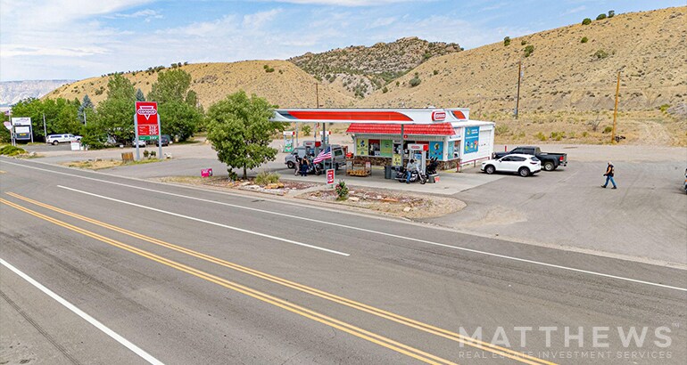 Primary Photo Of 124 W Brontosaurus Blvd, Dinosaur Service Station For Sale