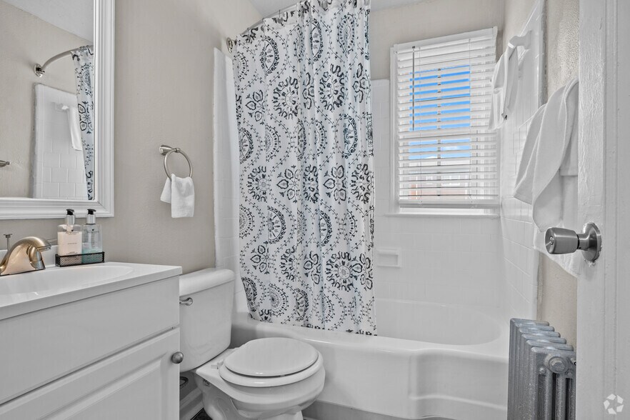More Photos Of 9 Seminole Dr, Portsmouth Apartments For Sale