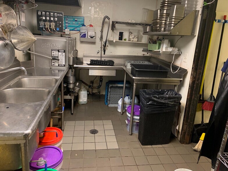 More Photos Of 1969 N Halsted St, Chicago Restaurant For Lease
