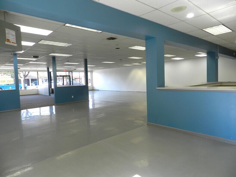 More Photos Of 202 E Main St, Montrose Storefront Retail Office For Lease