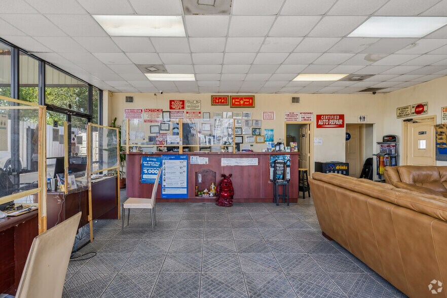More Photos Of 11239 Veterans Memorial Dr, Houston Auto Repair For Sale