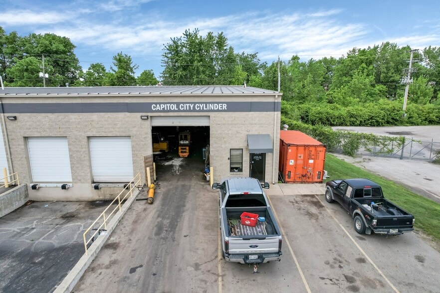 More Photos Of 2135 S James Rd, Columbus Warehouse For Lease