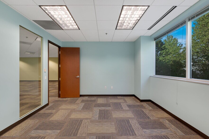 More Photos Of 10021 Balls Ford Rd, Manassas Office For Lease