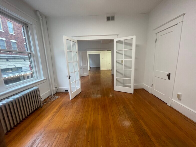 More Photos Of 3 N Court St, Frederick Office Residential For Lease