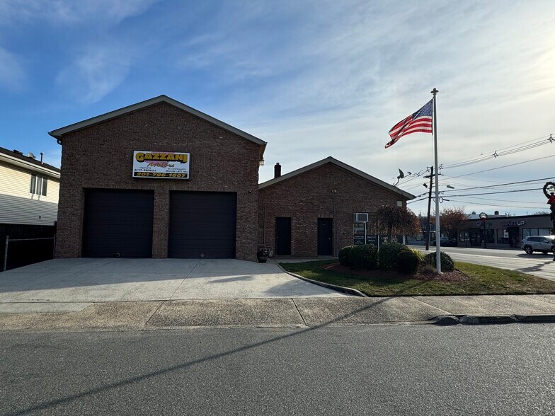 More Photos Of 215 Market St, Elmwood Park Auto Repair For Lease